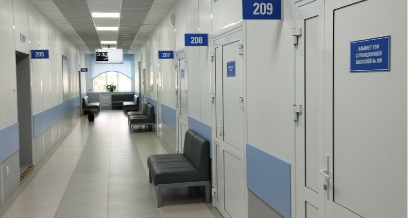 В ярегской поликлинике пациентам становится плохо в коридорах от матов