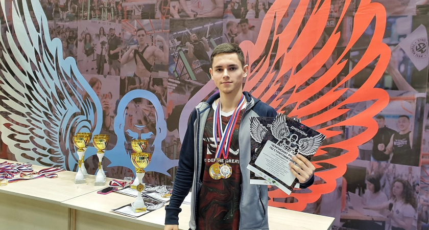 Житель Ухты стал чемпионом соревнований по стритлифтингу