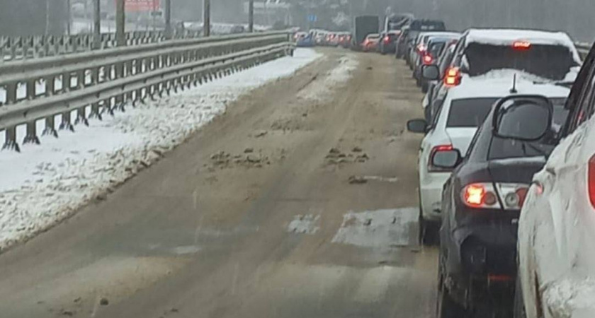 "Дорожный коллапс и почти 20 аварий": что "натворила" непогода в Коми