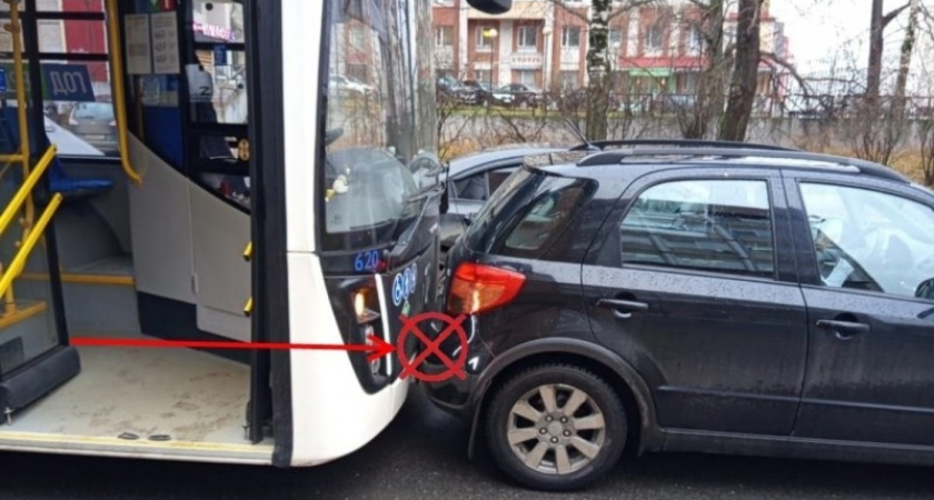 В столице Коми женщина пострадала в ДТП с участием автобуса и иномарки