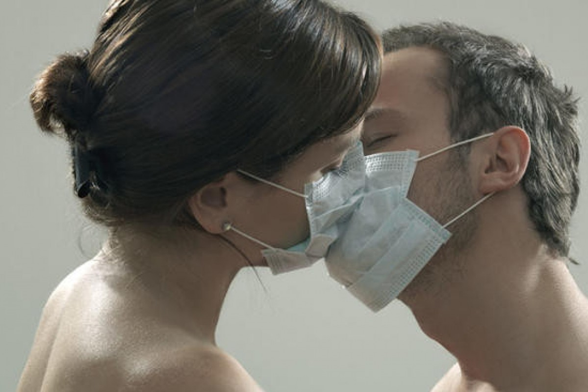 Эротическая фотосессия во время пандемии коронавируса