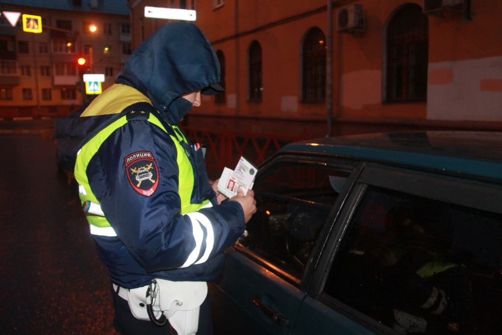 В Коми инспекторы ДПС поймали двух пьяных водителей во время ночного рейда
