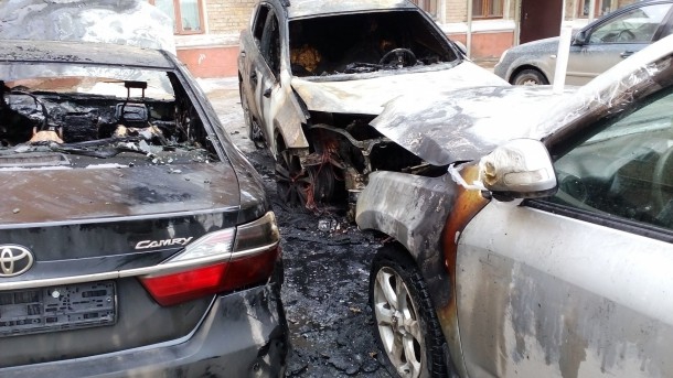 Полиция Ухты: три иномарки сгорели из-за поджога