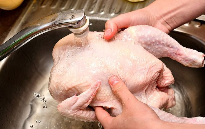 Роспотребнадзор рассказал можно ли ухтинцам есть зараженное птичьим гриппом мясо
