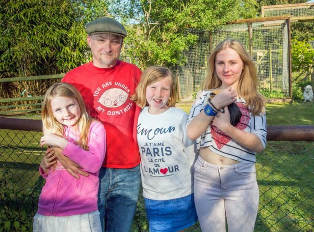 За 50 миллионов рублей отец купил жилье в зоопарке своим детям (ФОТО)