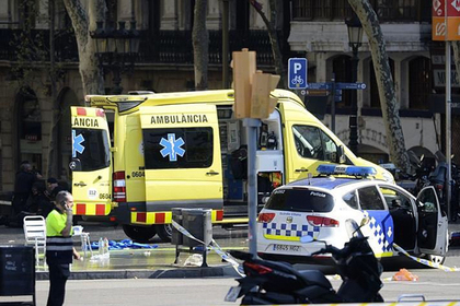 Теракт в Барселоне: грузовик въехал в толпу, есть погибшие