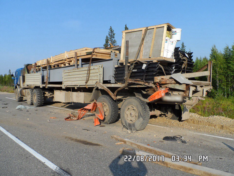 Появились фото смертельной аварии на дороге Ухта - Керки