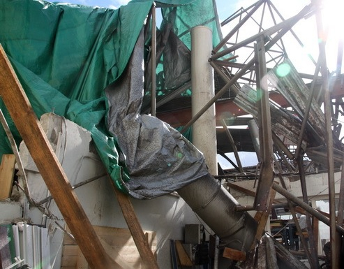 В Коми спасатели разбирают завалы рухнувшего на людей магазина