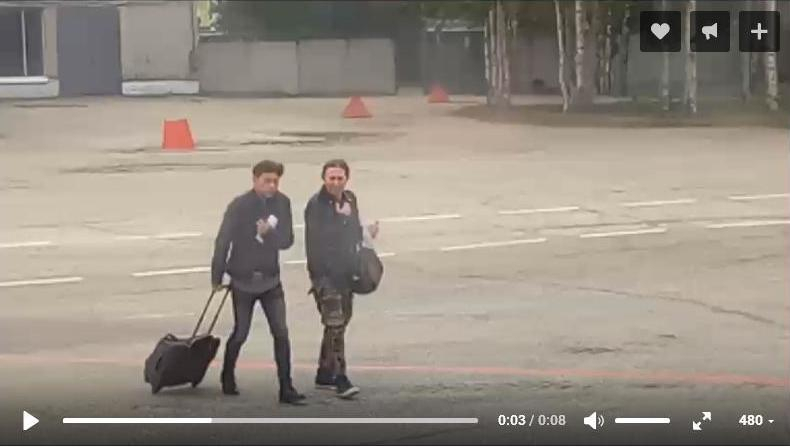 Появилось видео, как Лева и Шура из "БИ-2" улетают из Ухты