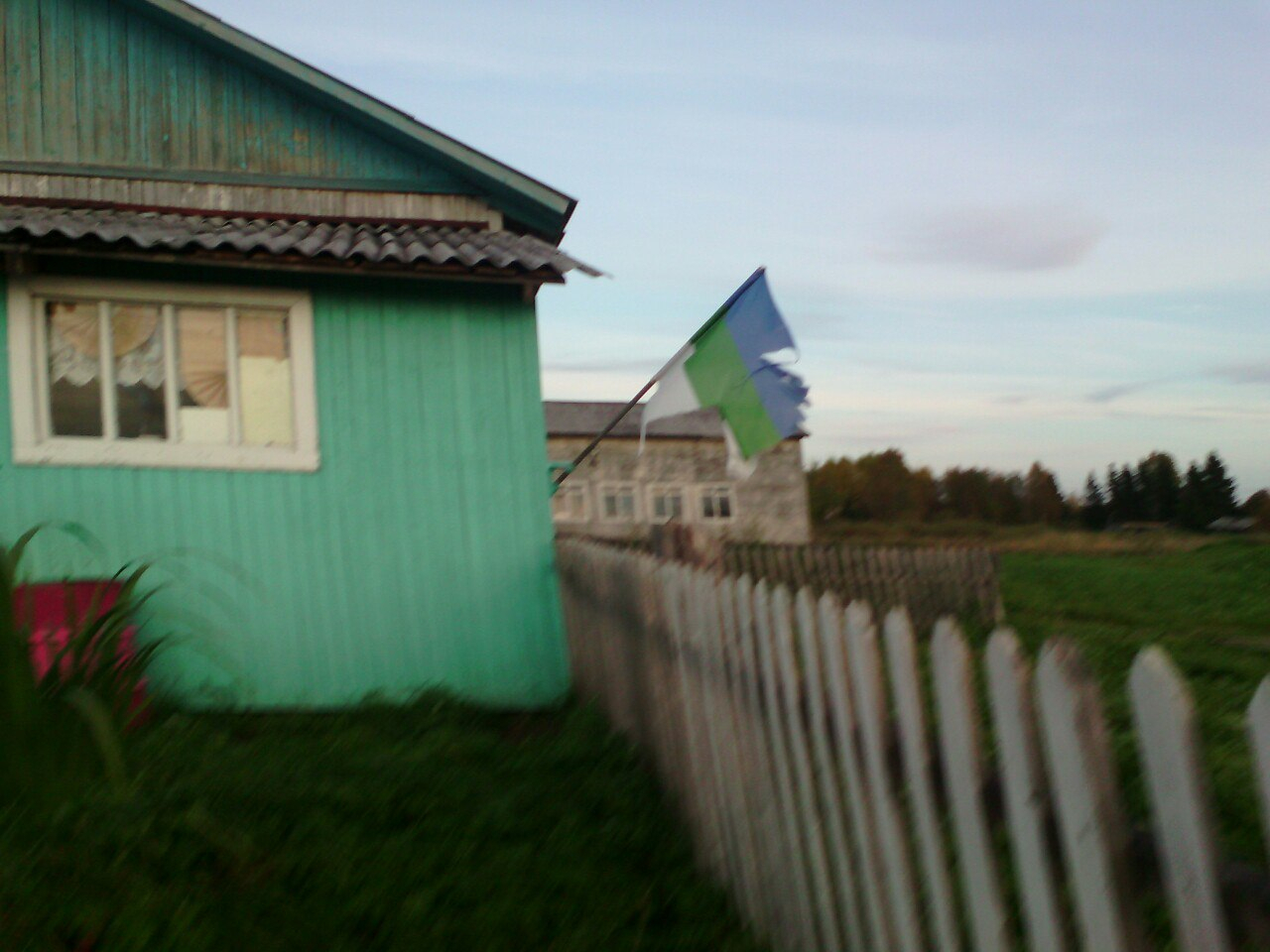 Драный флаг Коми развевался над сельсоветом на Удоре