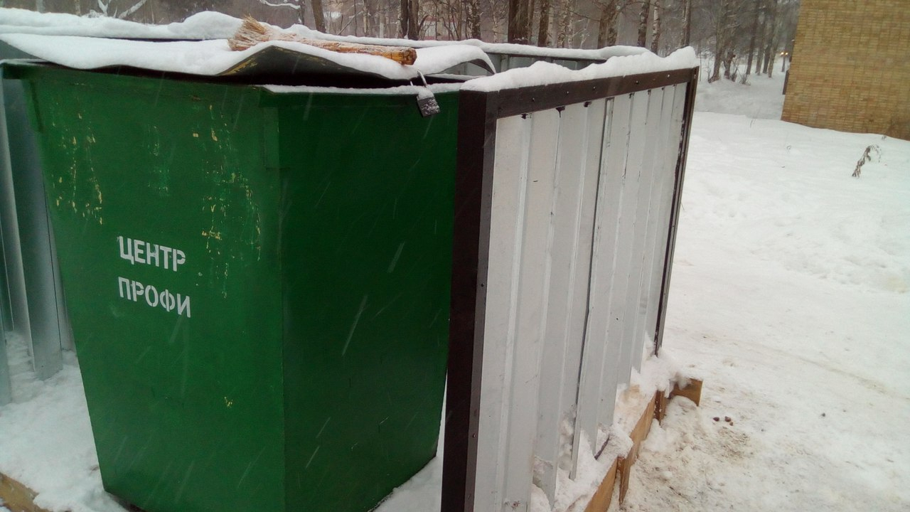 В Сосногорском районе мусорный контейнер закрыли на замок