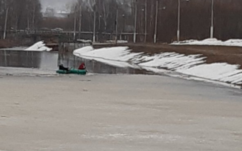 Мужчина с подростком в нарушение самоизоляции катались на лодке в ухтинском парке