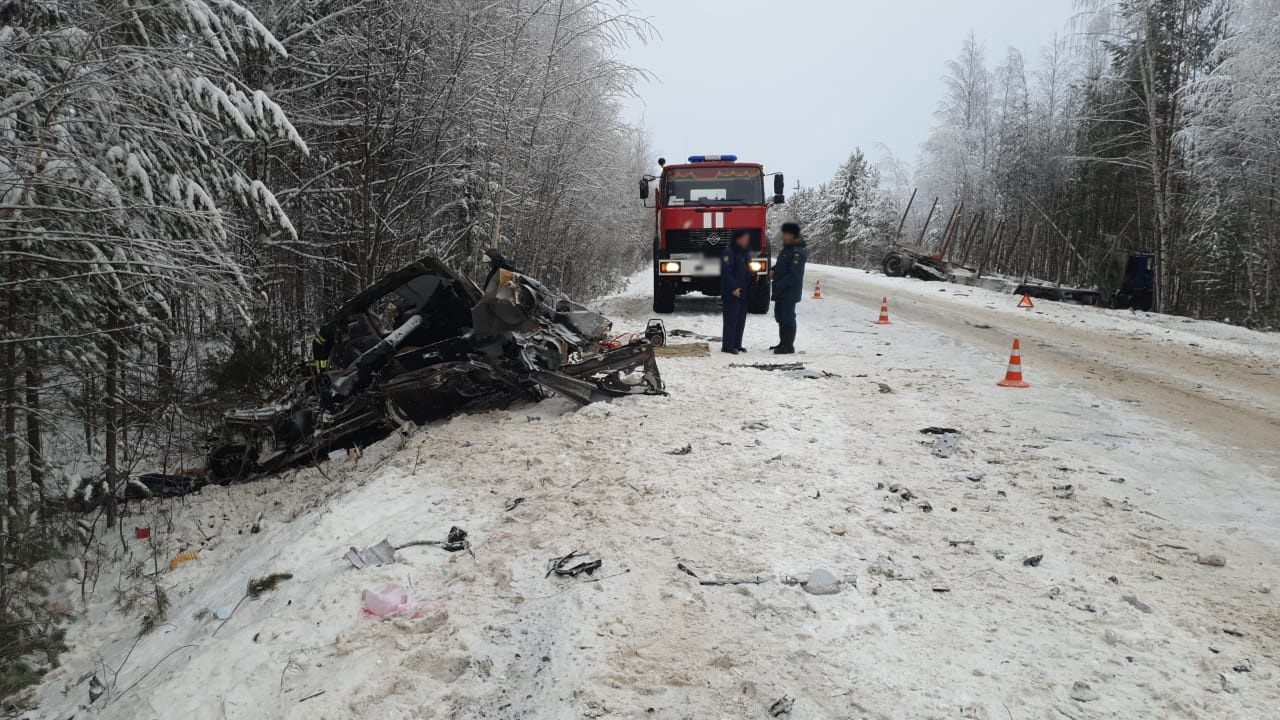 Опубликованы фото с места смертельной дорожной аварии, случившейся в Коми  декабрь 2022