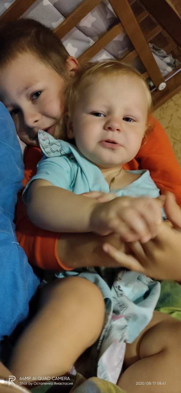 Саша 7 лет и Алиса 2 года