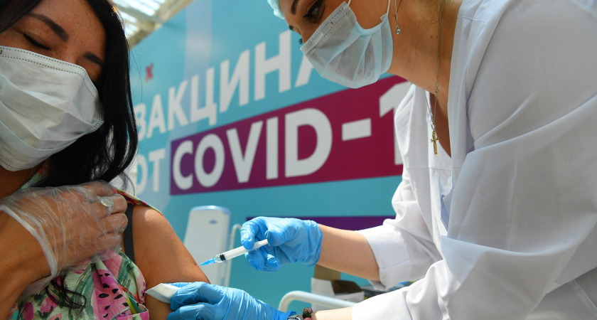 "Правда раскрыта!":врач рассказала почему люди заражаются COVID-19 после вакцинации