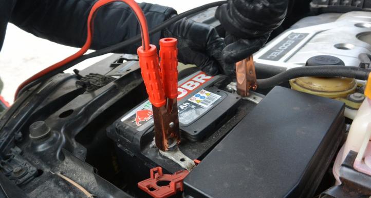 "Решил вложиться": ухтинец решил заменил аккумулятор в иномарке, чтобы угнать ее