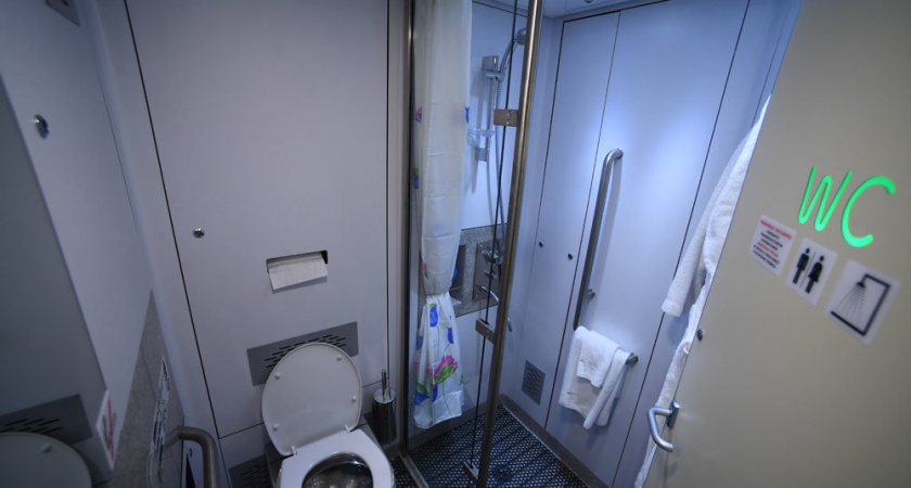 В российских поездах появятся вагоны с полноценными душ-кабинами