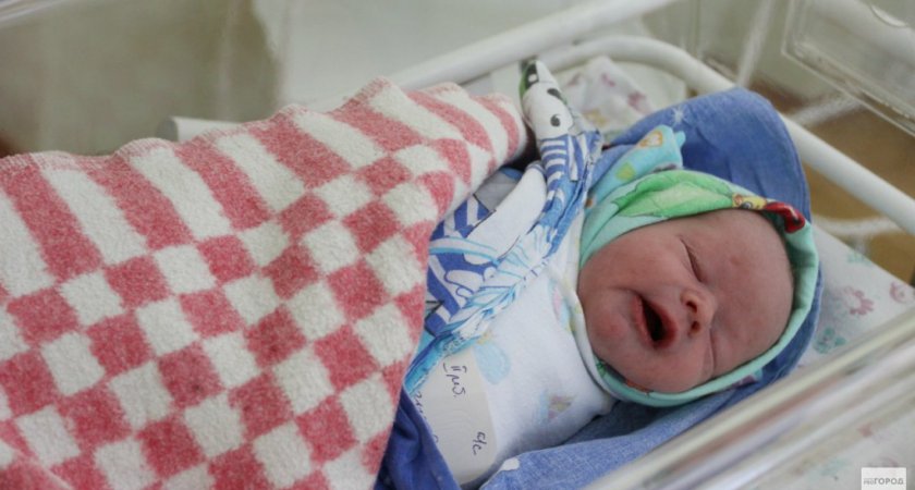В Коми, в 2020 году родили первенцев 2500 женщин