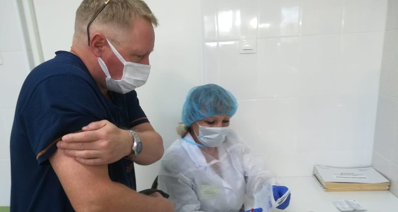 "Война с государством": ухтинских антипрививочников активно притесняют и давят