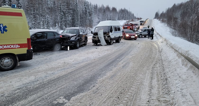 Появились подробности массового ДТП в Ухте, где столкнулось 4 авто
