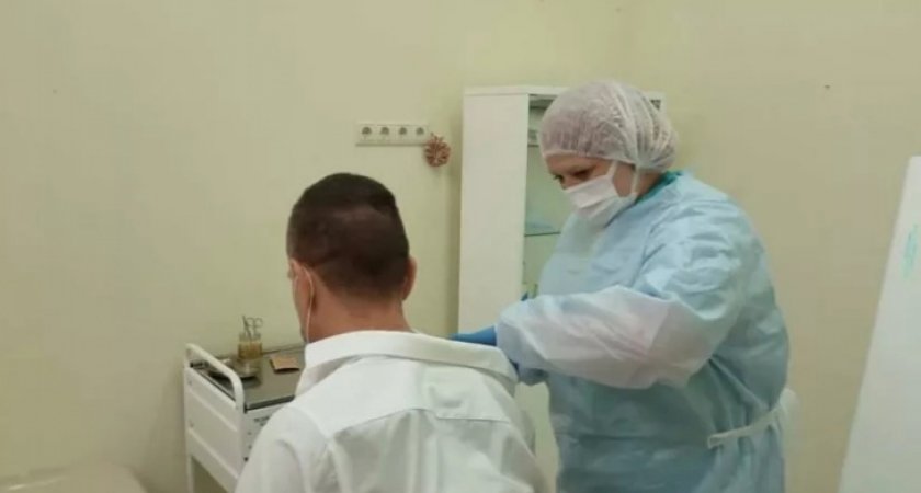Более 600 медработников в Коми не вакцинировались от COVID-19