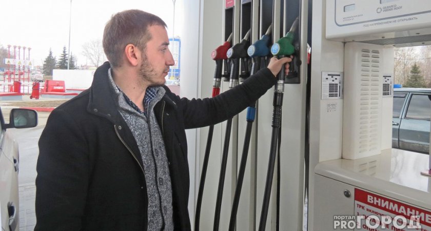 Экономист: "бензин может подорожать до 100 рублей за литр"