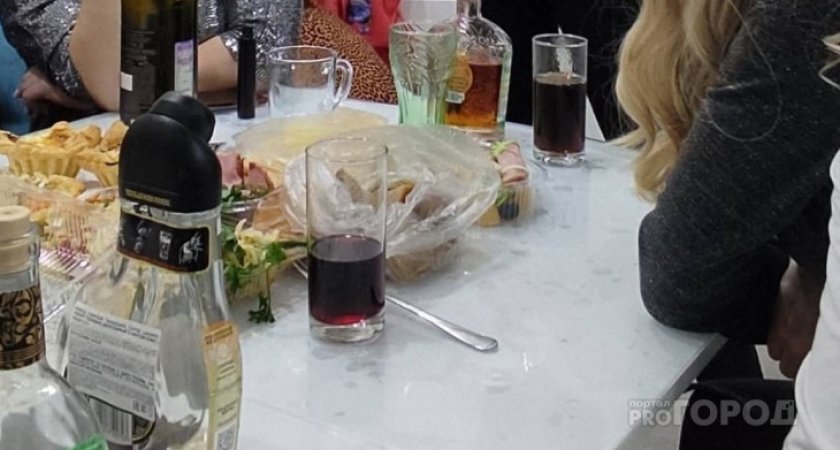 Специалисты рассказали, как отходить после новогоднего застолья