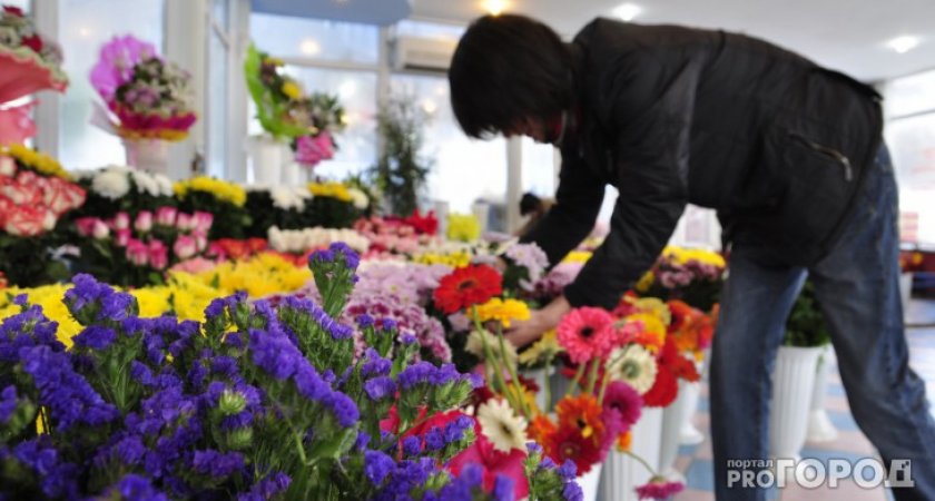 "Снова 90-е?": в Коми рэкетиры вымогали деньги у хозяйки цветочного магазина