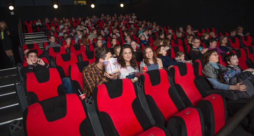 "На что нам жить": в Коми работники кинотеатров просят разрешить им работать