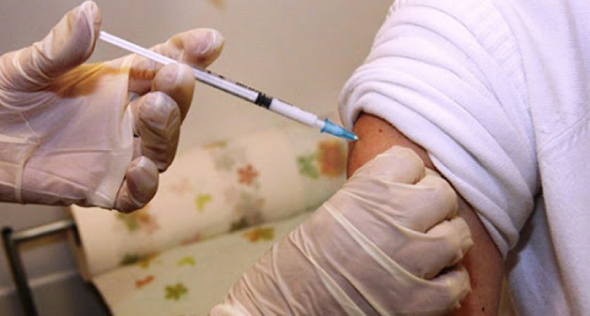 В Коми вакцинировались первые подростки