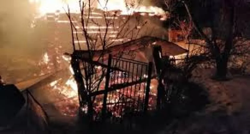 Фото к статье: В Нижнем Одесе в огне погибли две женщины