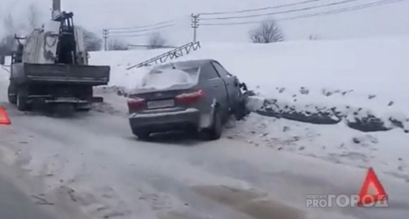 Житель Коми угнал авто, чтобы вытащить из снега второе угнанное им авто
