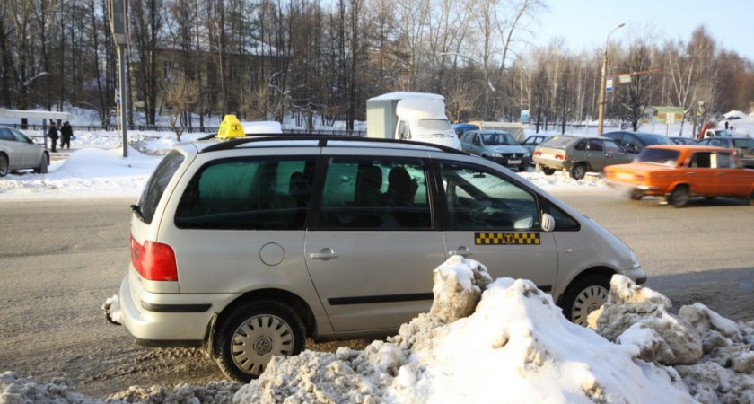 Меньше трети таксистов столицы Коми работают на легальной основе