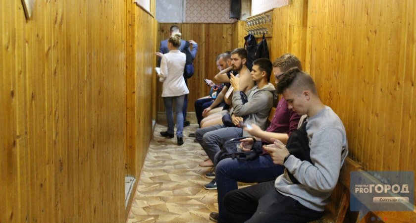 Россиян хотят обязать ходить в военкомат без повестки