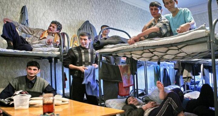 Предприниматель из Ухты незаконно нанимал мигрантов к себе на работу 