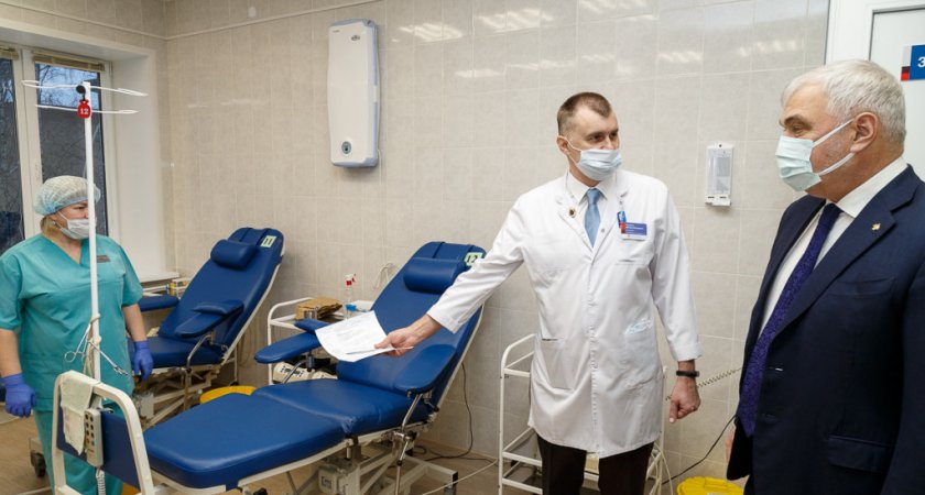 Владимир Уйба присоединился к донорам в центре переливания крови