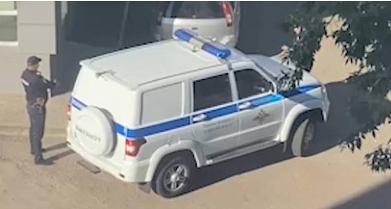 В Коми 29-летняя девушка избила полицейского, защищая пьяного водителя