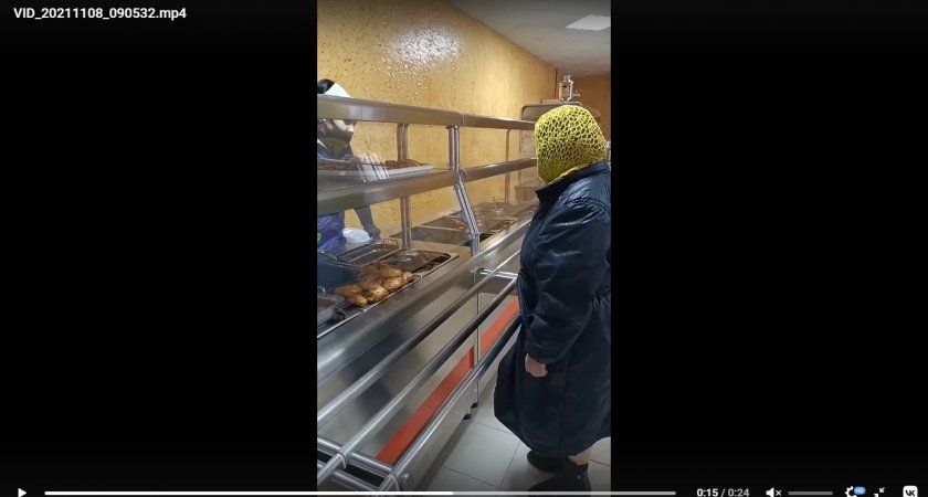 Популярную диско-бабулю из Коми не обслужили в столовой без QR-кода