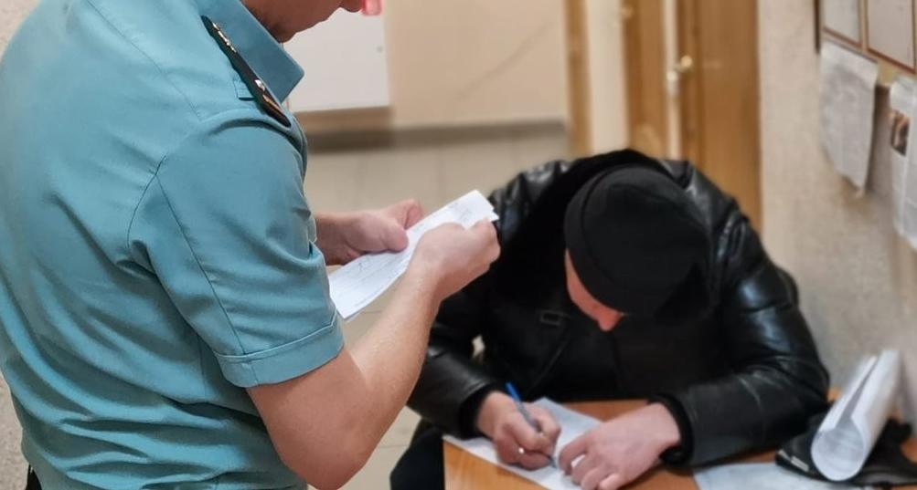 Ухтинец задолжал перед дочкой огромные деньги и решил убежать в другой город