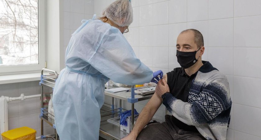 Педиатр-иммунолог рассказал, что нельзя есть и пить до и после вакцинации