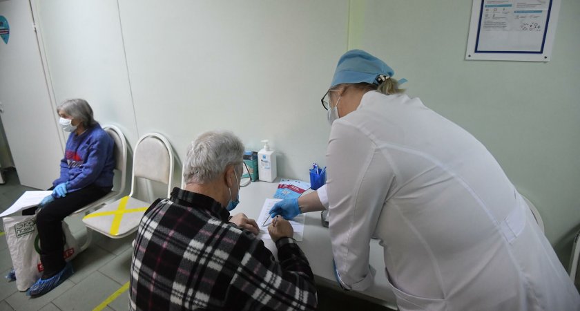 Для пожилых жителей Коми ввели обязательную вакцинацию