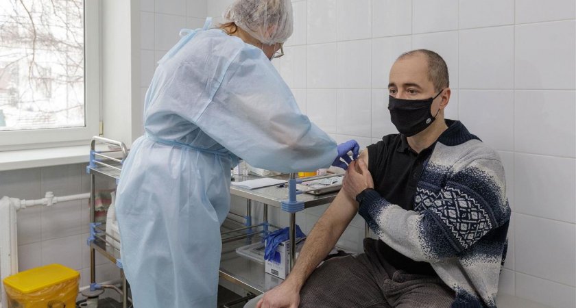 Около 15 тысяч вакцинированных в Коми заболели коронавирусом