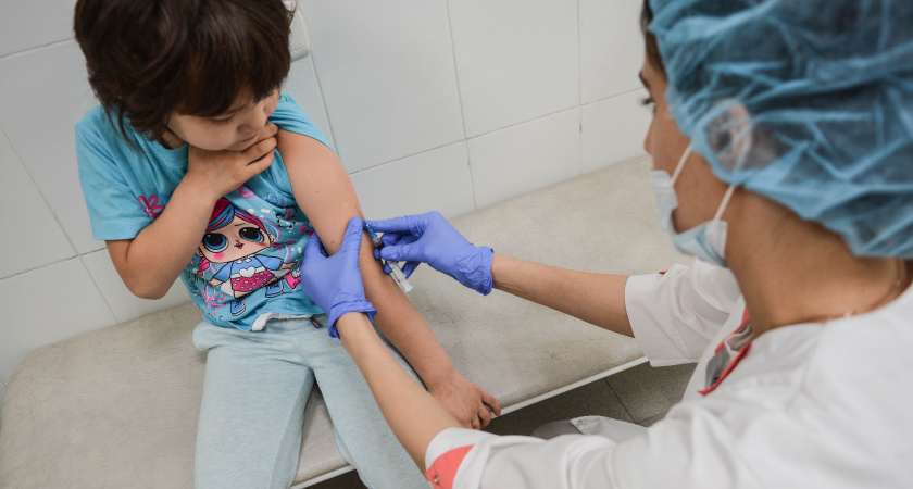 Минздрав предупредил о начале массовой вакцинации детей в России
