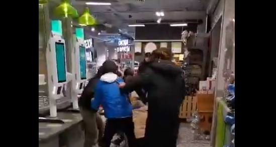 Подростки, жестоко избившие женщину, получили штраф в 30 тысяч рублей