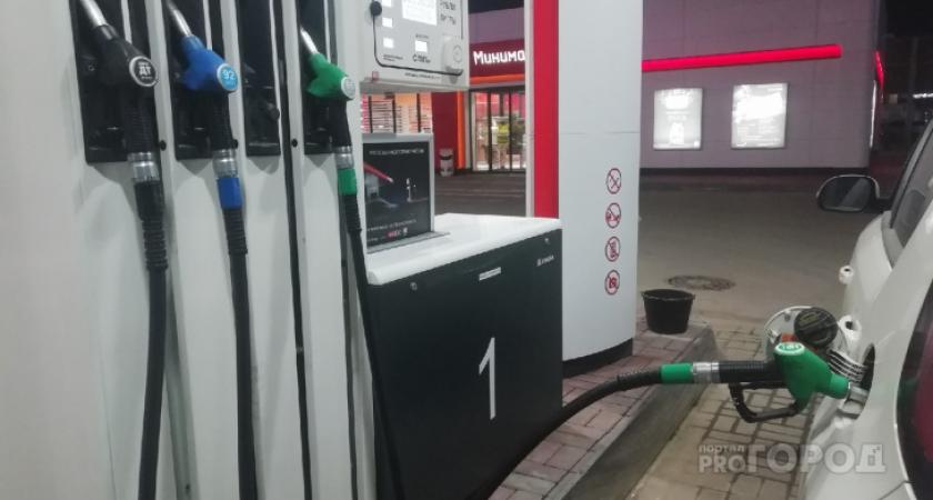 "Всего на пару копеек!": в Коми продолжает дешеветь бензин
