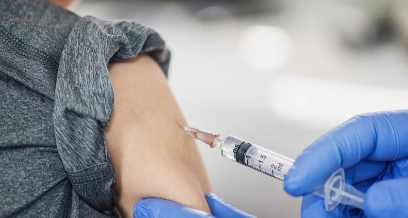 Врачи из Израиля и России призвали онкобольных вакцинироваться от COVID-19