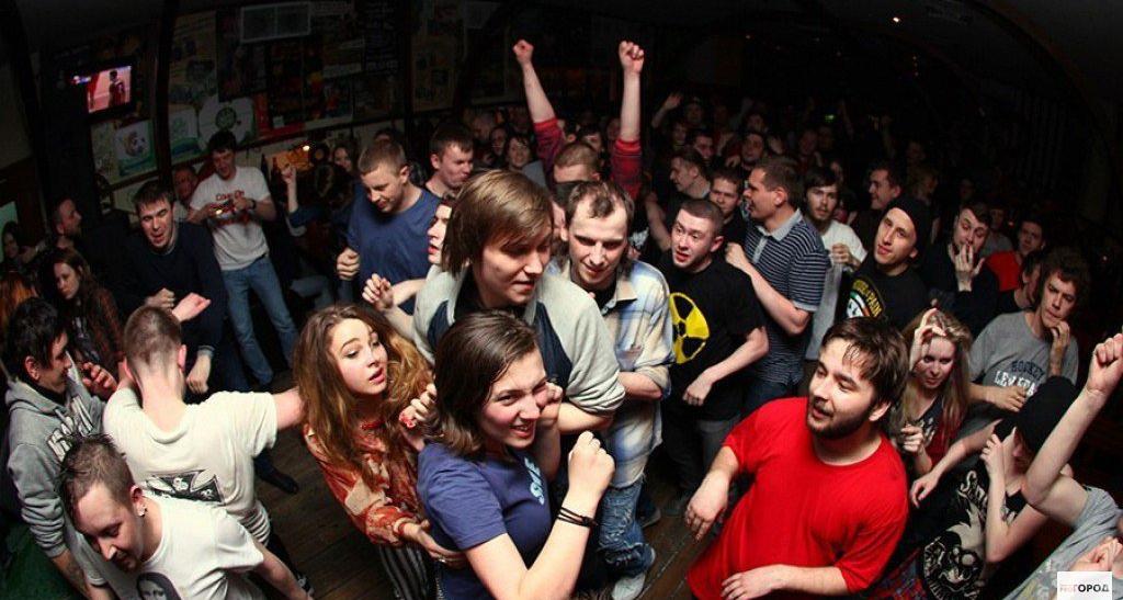 Новые "ковидные ограничения" в Роспотребнадзоре Коми назвали заботой о молодежи