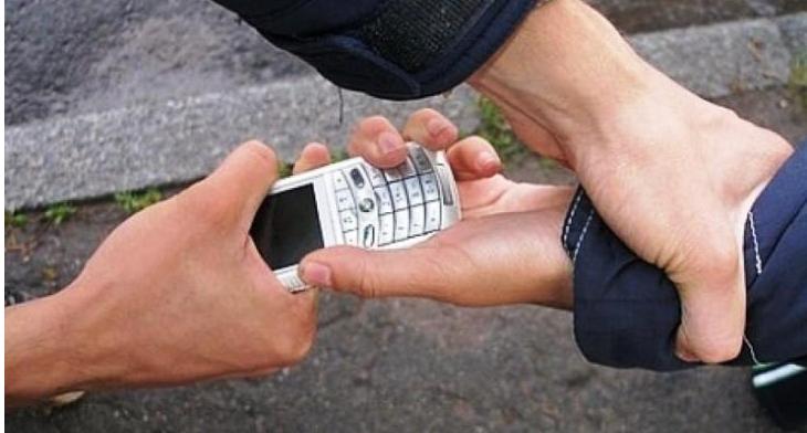 Ухтинец украл телефон у ребенка, а потом малыша и вовсе изъяли из семьи