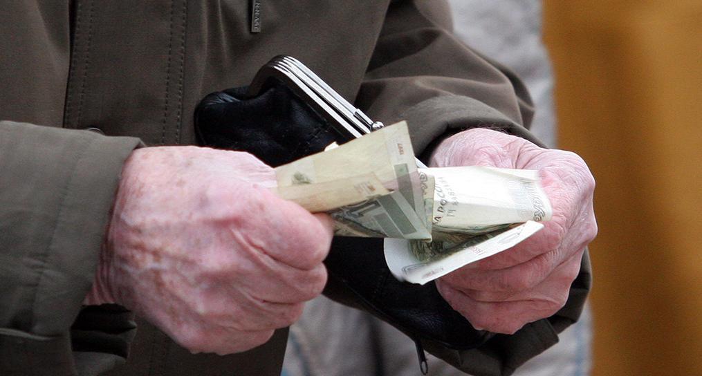 В Коми больше года перечисляли пенсию умершей чиновнице