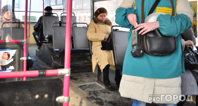 В Коми водитель автобуса без прав сбил пешехода во время рейса